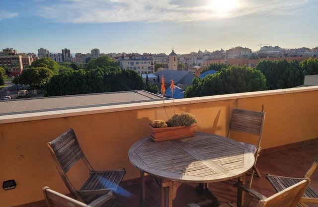 Ático dúplex zona Juan de Borbón