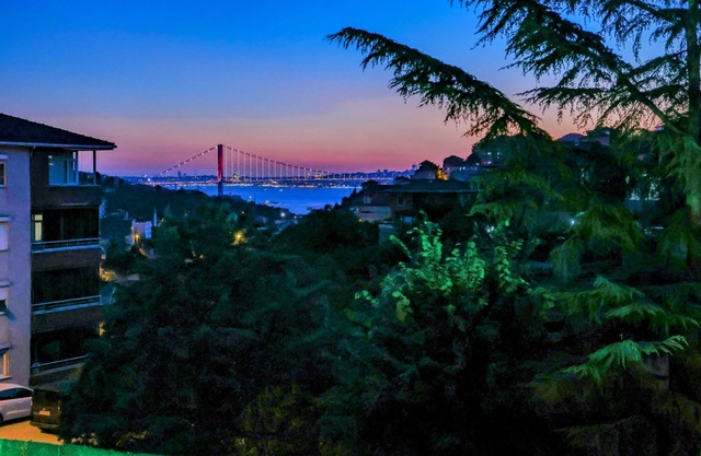 Çengelköy'de Boğaz Manzaralı Isıtmalı Kapalı Havuzlu Villa