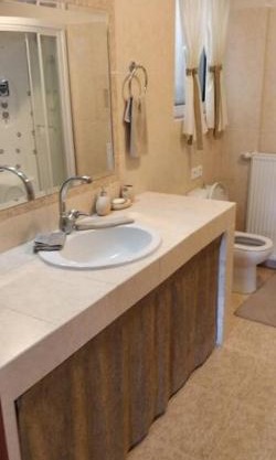 Μεγάλος χώρος με Γυμναστήριο-Χαμάμ-Κρεβάτι-Γραφείο