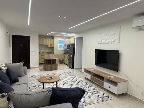 شقه للايجار المفروش في " مدينتي "