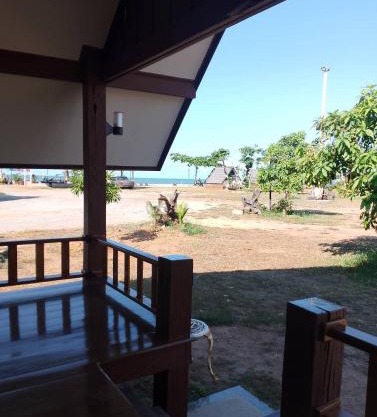 หาดกำนันแคมป์ปิ้ง&ซีฟู๊ด