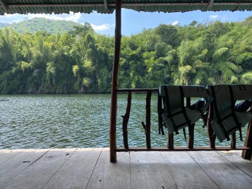 แพจิตรธาดาธารน้ำ