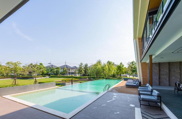 芭提雅全新三卧独栋别墅-带公共泳池健身房