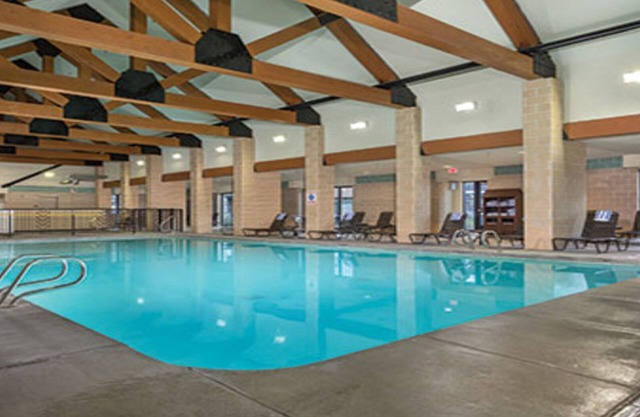 0.8 miles to Yellowstone Gate- One Bedroom - sometimes 2BD for 1BD price - ask