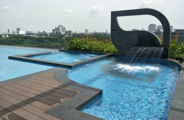 0 Minute to Airport Link - 15 minutes to downtown Bangkok