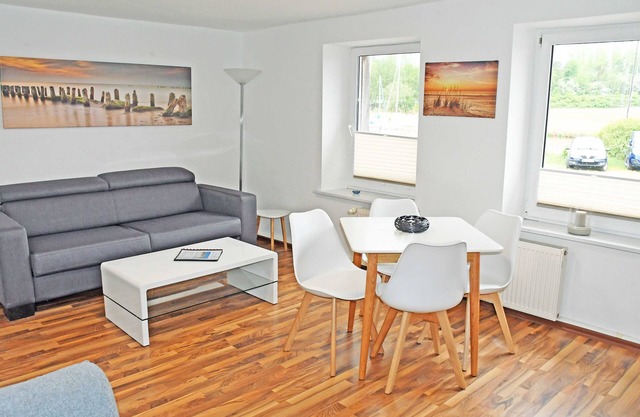 02 Ferienwohnung m. Seeblick u. Terrasse am Hafen in Seedorf - Ferienwohnungen am Hafen in Seedorf