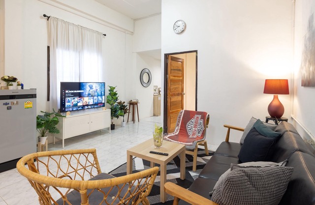 03.Baan Bai Bua >MRT JJ market BigC DMK Airport