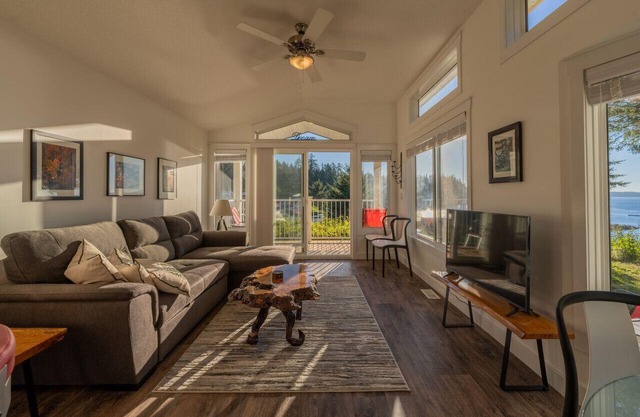 03 - Sunset Vista Cottage