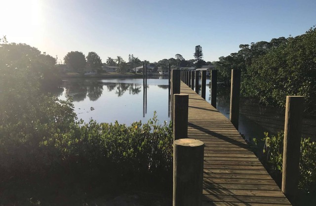 1.3 Acres PETS Waterfront FUN! Caged/Heated Pool, 100' Pier, CANOES Kayaks incl!