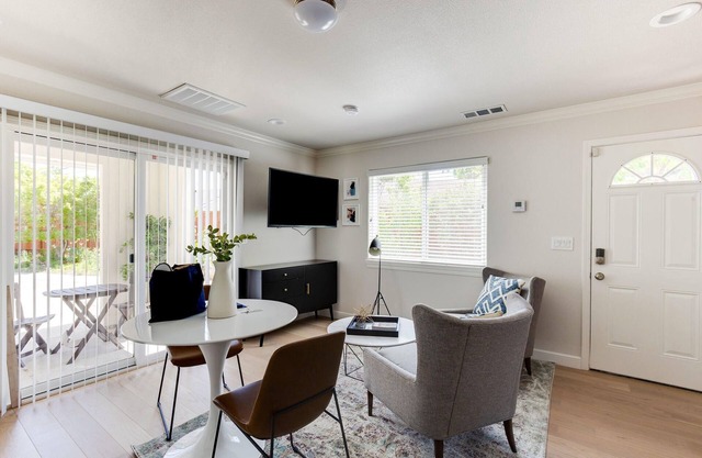 1.6 miles to apple office in Cupertino.