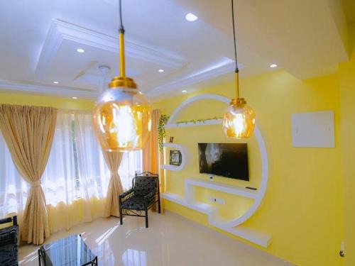 1 Bed Apartment Sleeps 2 - Pool Parking Balcony