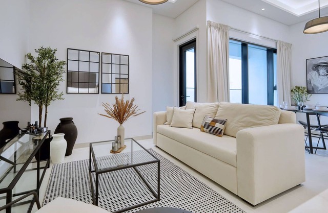 1 Bed Apt in 7 By Aurora 102