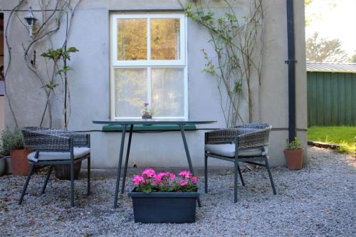 1 Bed Flat - Sleeps 2 - Parking - Wifi