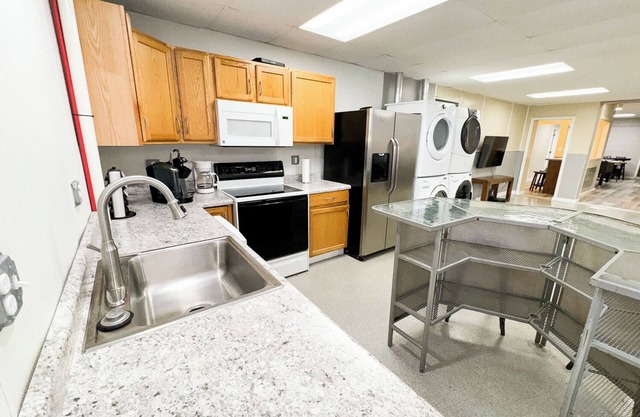 1 bedroom, 1 bath, Ranch Style Unit, Ground Floor, Sleeps 4, Boat Launch
