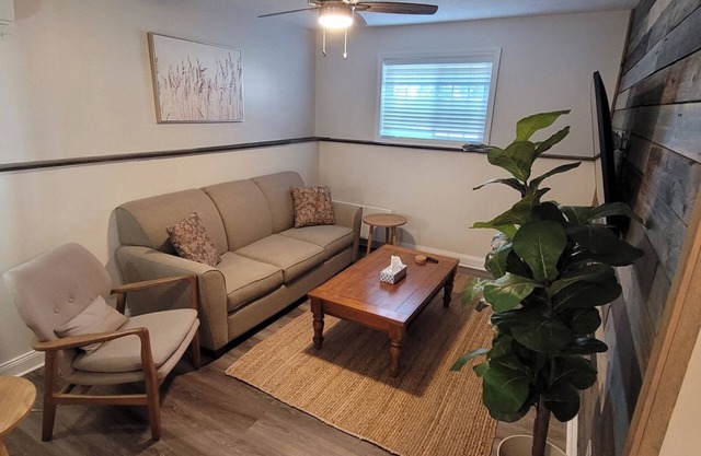 1 Bedroom Apartment/Sofa Bed/Near Airport