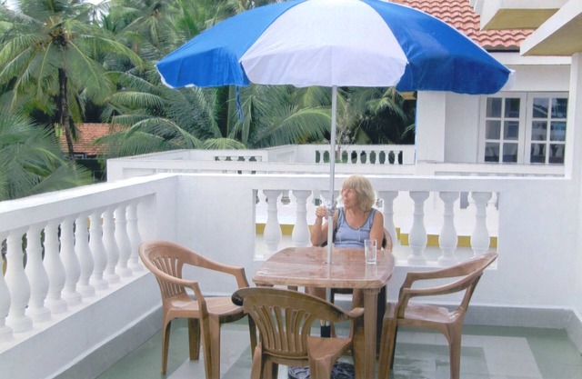 1 Bedroom Apartment (B) In Betalbatim South Goa - Internet & Shared Private Pool