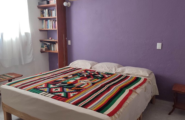 1 Bedroom apartment, A/C, kitchen, 1 block from Playa La Ropa