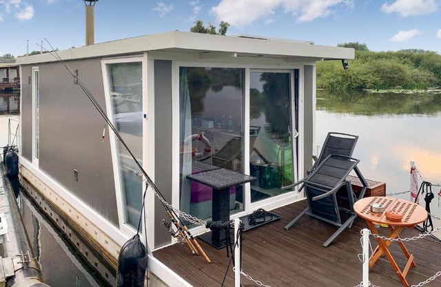 1 Bedroom Beautiful Ship In Loitz