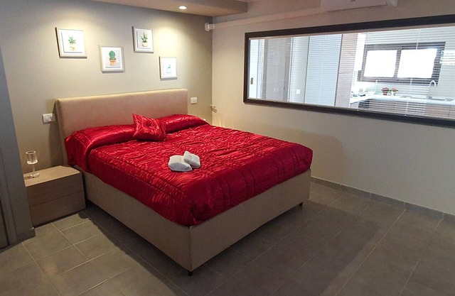 1-bedroom flat, bathroom, kitchen.