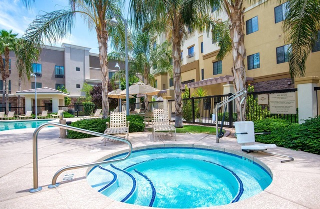 1 Bedroom | Heated Outdoor Pool + Free Breakfast