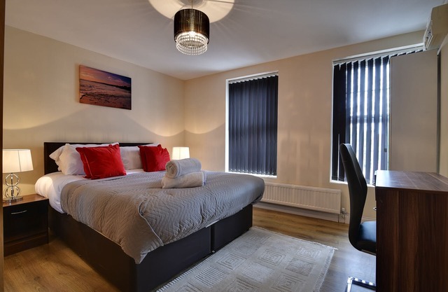 1 BEDROOM HOUSE WITH PRIVATE ALLOCATED AND SECURE PARKING