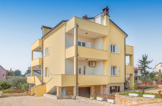 1 bedroom nice apartment in Lovrecica