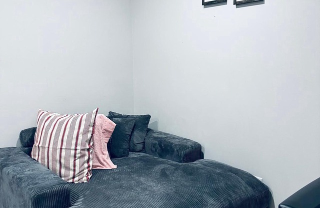 1 bedroomnBasement suite located in the Keswick neighborhood of SW Edmonton.