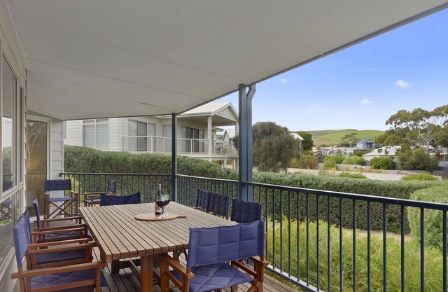 1 Bennett Court Carrickalinga