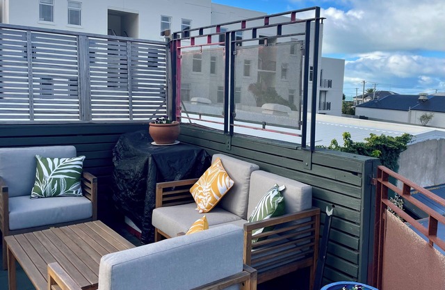 1 block from the beach! Funky studio apartment with deck, in Beautiful Sumner.