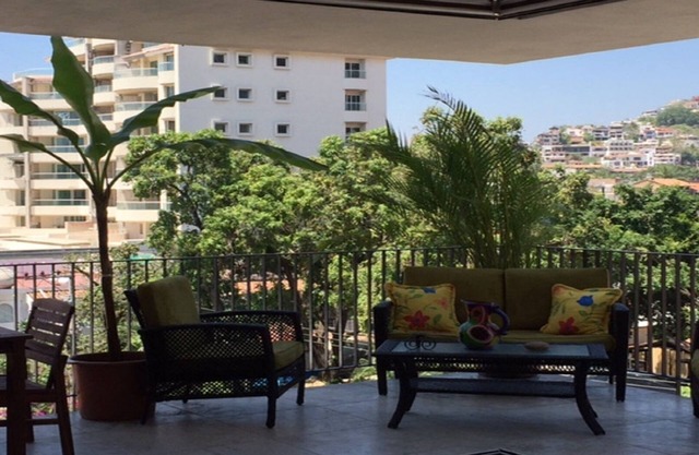 1 BLOCK TO BEACH- IN THE HEART OF THE ROMANTIC ZONE!