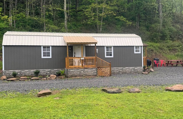 1 BR/1BR Lofted Cabin West Virginia Hatfield McCoy ATV Trails