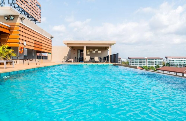 1 BR Family Suite Jomtien Beach W/Seafood Market