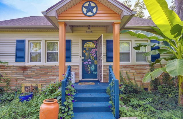 1 Mi to Donelson Station: Artsy Family Retreat