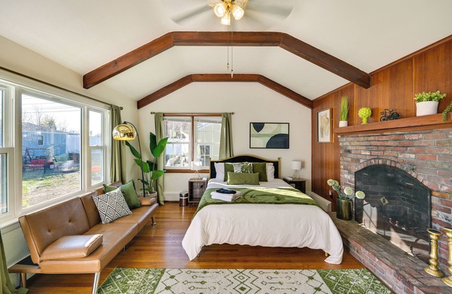 1 Mi to Downtown Salem: Studio w/Fire Pit Access