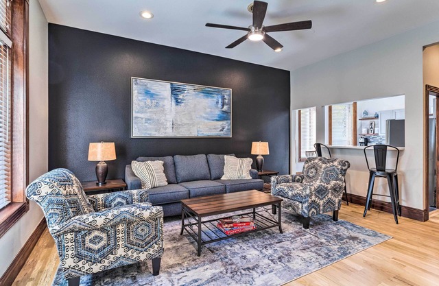 < 1 Mi to St Joseph's: Denver Townhome!