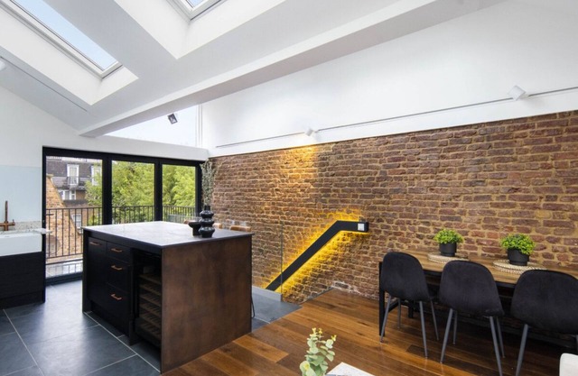1 Min Walk to Euston Station | Modern Townhouse