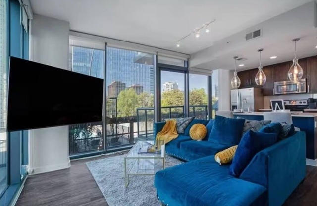 1 MIN WALK to Lennox MALL/5-star Restaurant/POOL/GYM 24hr