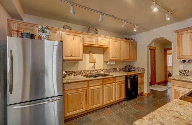 1 Particular Pine - Downtown - Fire pit - Hot tub - Game room/Foosball - 4 bd - 4 ba