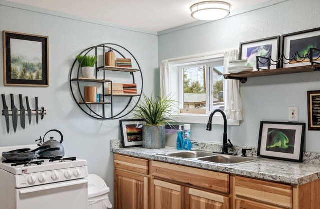 #1 Pendleton Cottage/Midtown Hideaway/& More