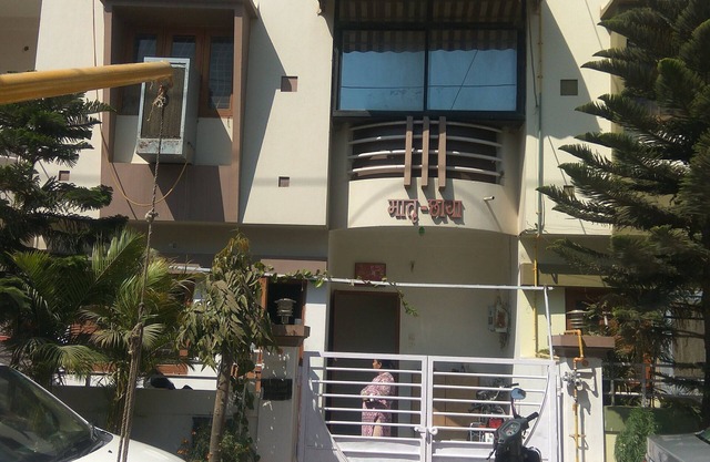 1 Private Room for single near Bangali Square - Home Food Available