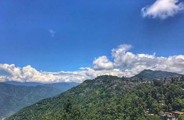 1. Room with mountain sunrise view -Parking & wifi