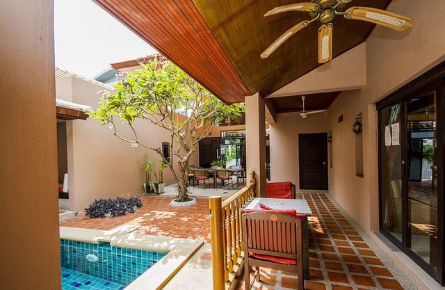 10 BR Pratamnak villa with pool