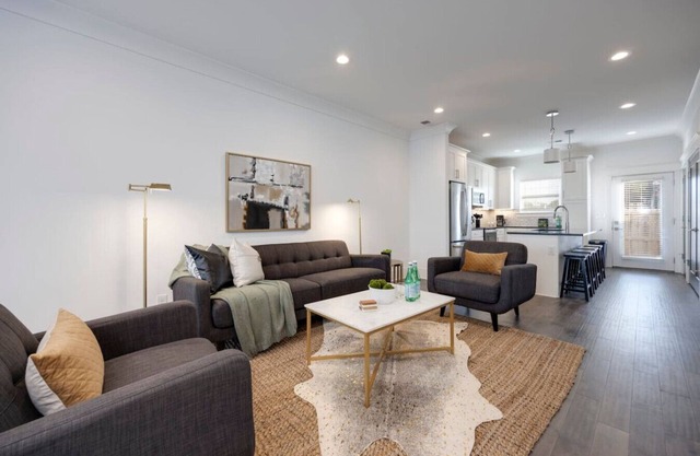 10 Min To Broadway -Beautiful Music City Townhome