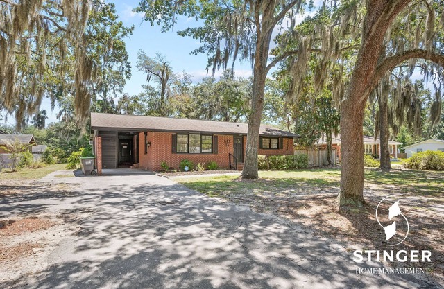 10 min to Parris Island - Pet friendly Retreat w/Yard & 1-1 Guest House