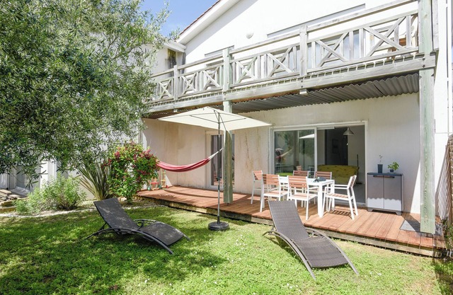 100 m from the beach, near La Rochelle, beautiful T3 on private garden level