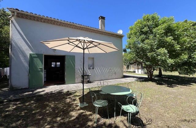 106 - Pleasant house with its large park