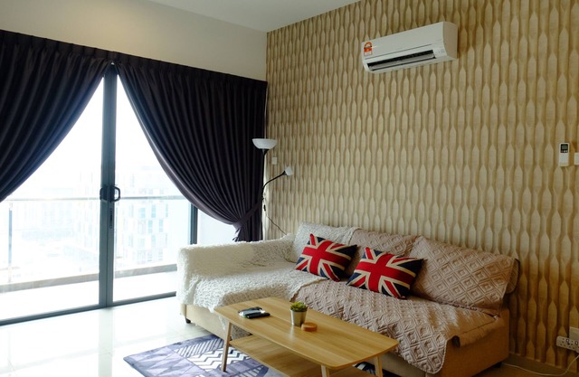 10mins to Jonker Street! Clean & Cozy condo for family of 4 w/Marvelous Pool