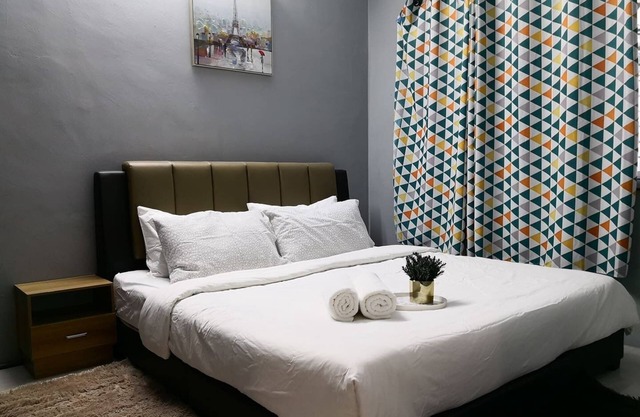 10Pax 1min walk to 7Eleven/KFC Hutan Melintang