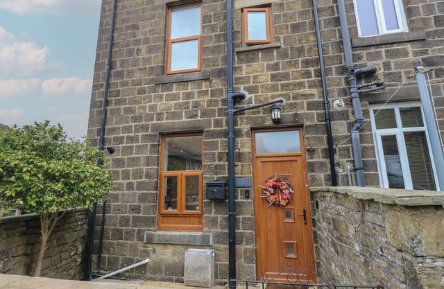 11 BRONTE STREET, pet friendly, with open fire in Haworth