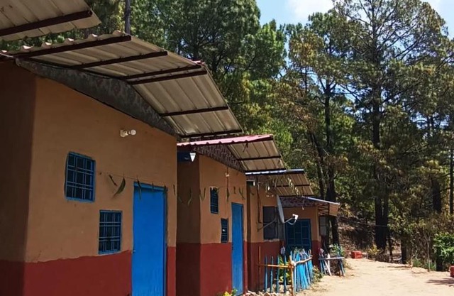 11 Gaon Mudhouse Homestay